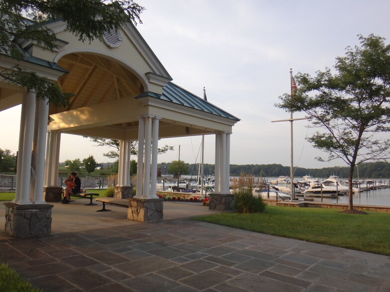 Building Photo - 830 Belmont Bay Dr