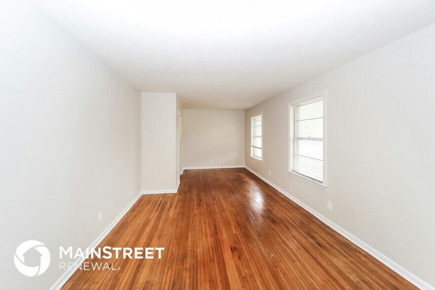Building Photo - 3045 Beauchamp Dr