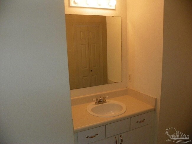 Building Photo - 8136 Heirloom Dr