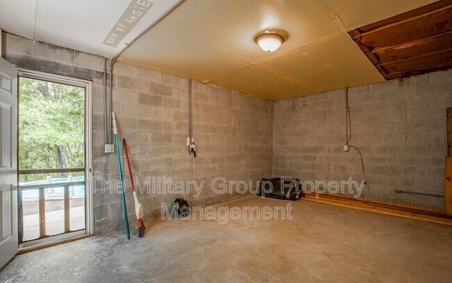 Building Photo - 3390 Millcrest Pl