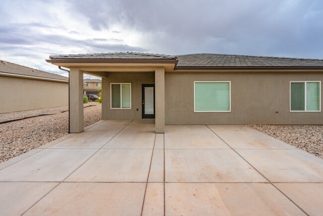 Building Photo - Small Dog Friendly Home With RV Parking