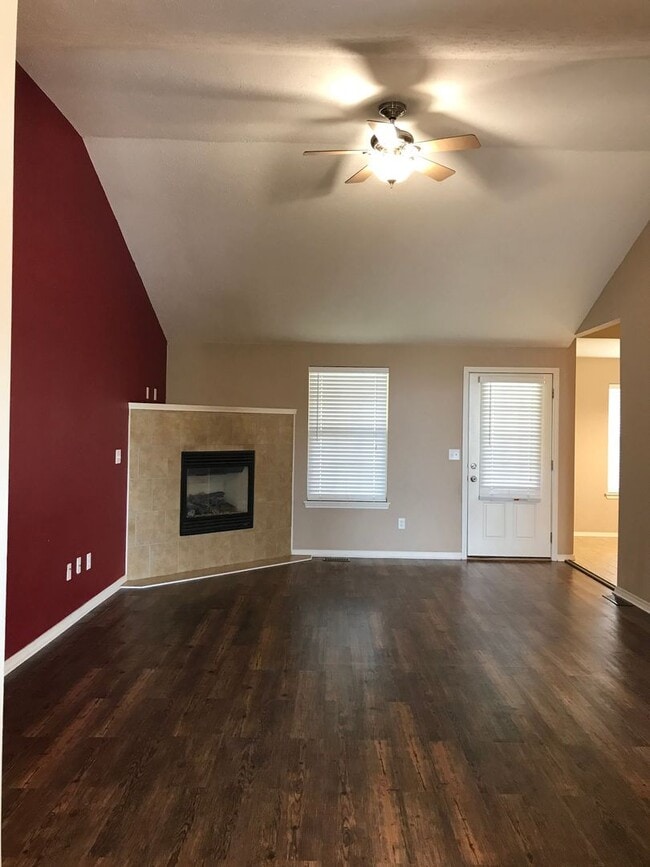 Building Photo - Executive Rental All Brick Home near South...