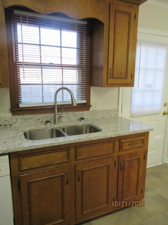 Building Photo - 22 Hackberry Ct