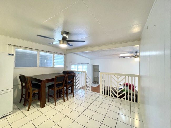Building Photo - 1279 Manulani St