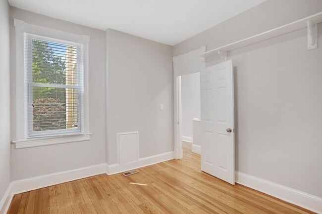 Building Photo - 1373 North Carolina Ave NE