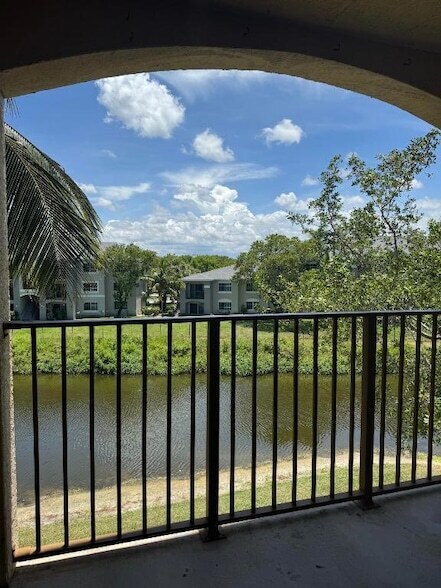 Building Photo - 4151 San Marino Blvd