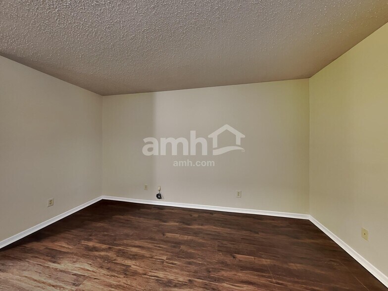 Building Photo - 6503 W Philadelphia Dr