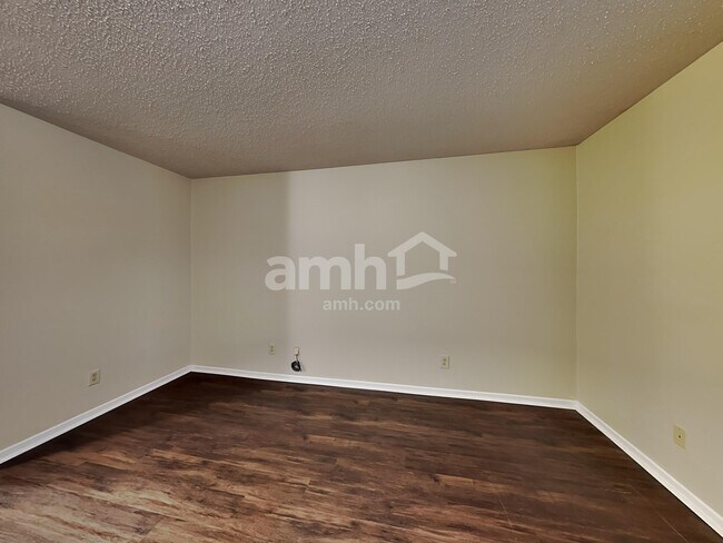 Building Photo - 6503 W Philadelphia Dr