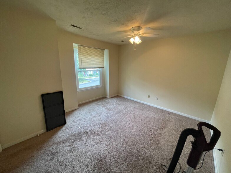 Building Photo - 2034 Airy Cir