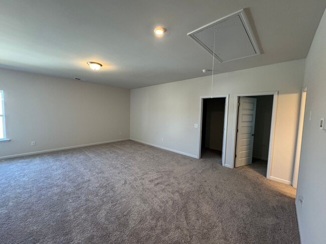 Building Photo - Newer 3/2.5 House in Armuchee- $1,995