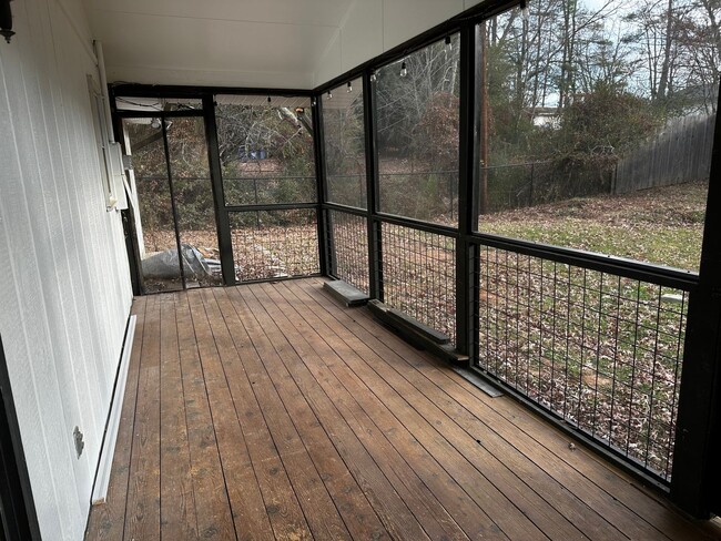 Building Photo - Fletcher Rental! Newly Renovated