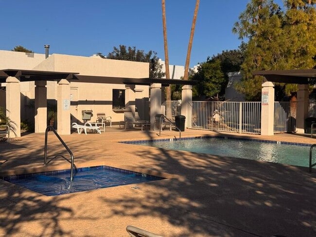 Building Photo - Amazing 3beds/2baths Townhome in Tempe!