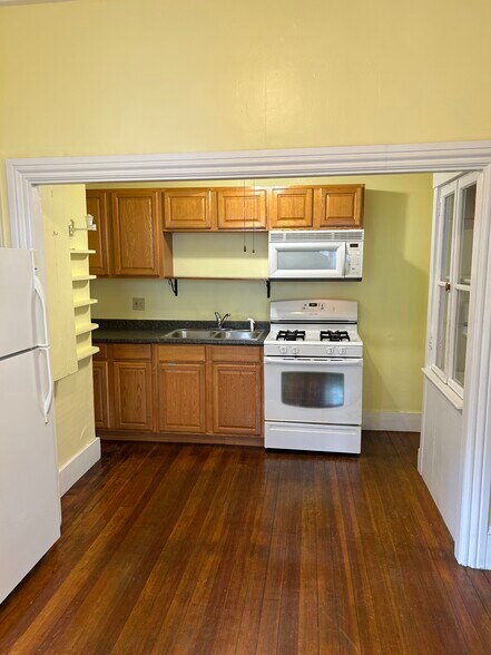 Kitchen - 16 Church St