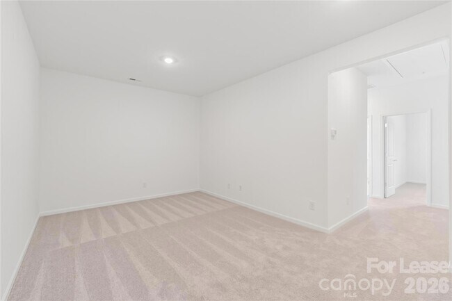 Building Photo - 302 Silver Fleet Dr