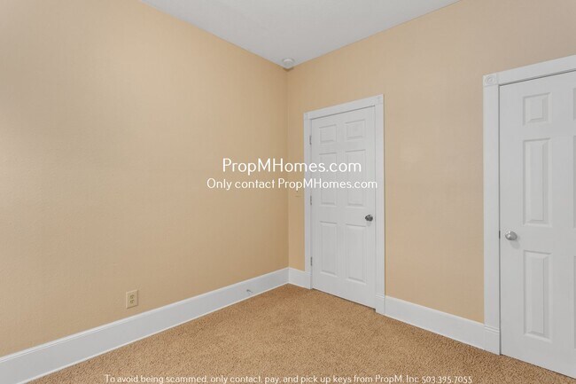 Building Photo - Charming Two-Bedroom Unit: Your Perfect Ho...
