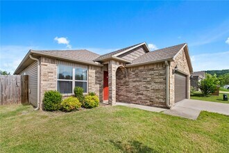Building Photo - 927 E Swift Dr