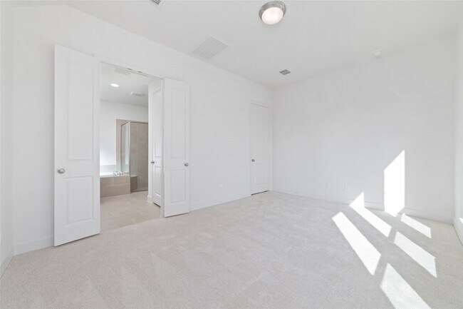 Building Photo - 1434 Girasol St