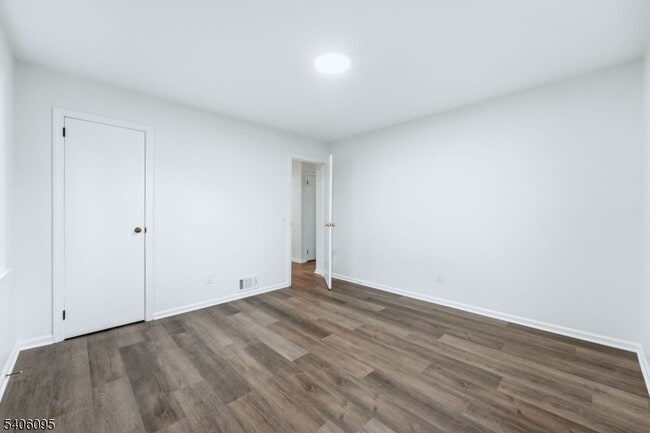 Building Photo - 46 Glenwood Ave