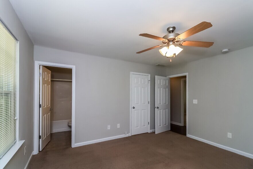 Building Photo - 4999 Galbraith Cir