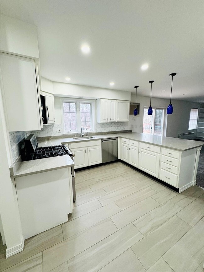 Building Photo - 26 Sallys Ln