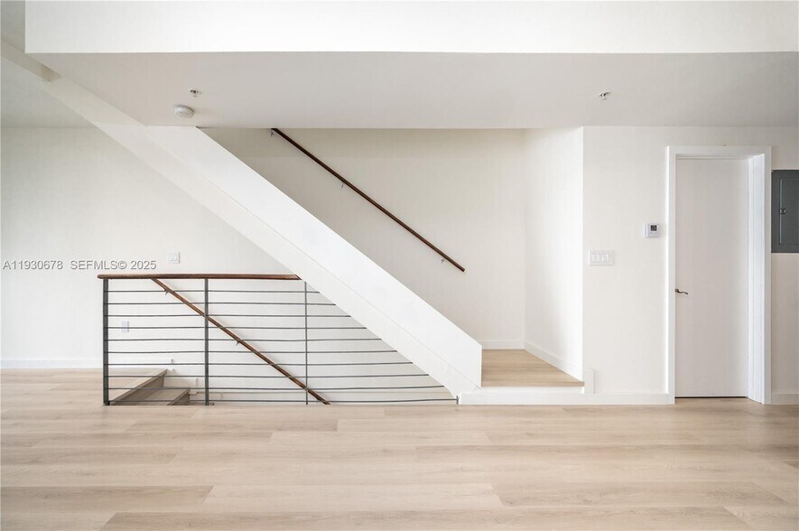 Building Photo - 1712 SW 2nd Ave