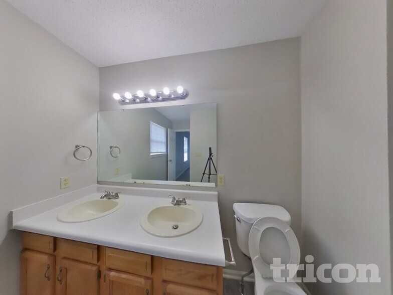 Building Photo - 4002 Caddy Way