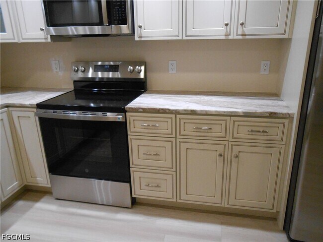 Building Photo - 357 Joel Blvd