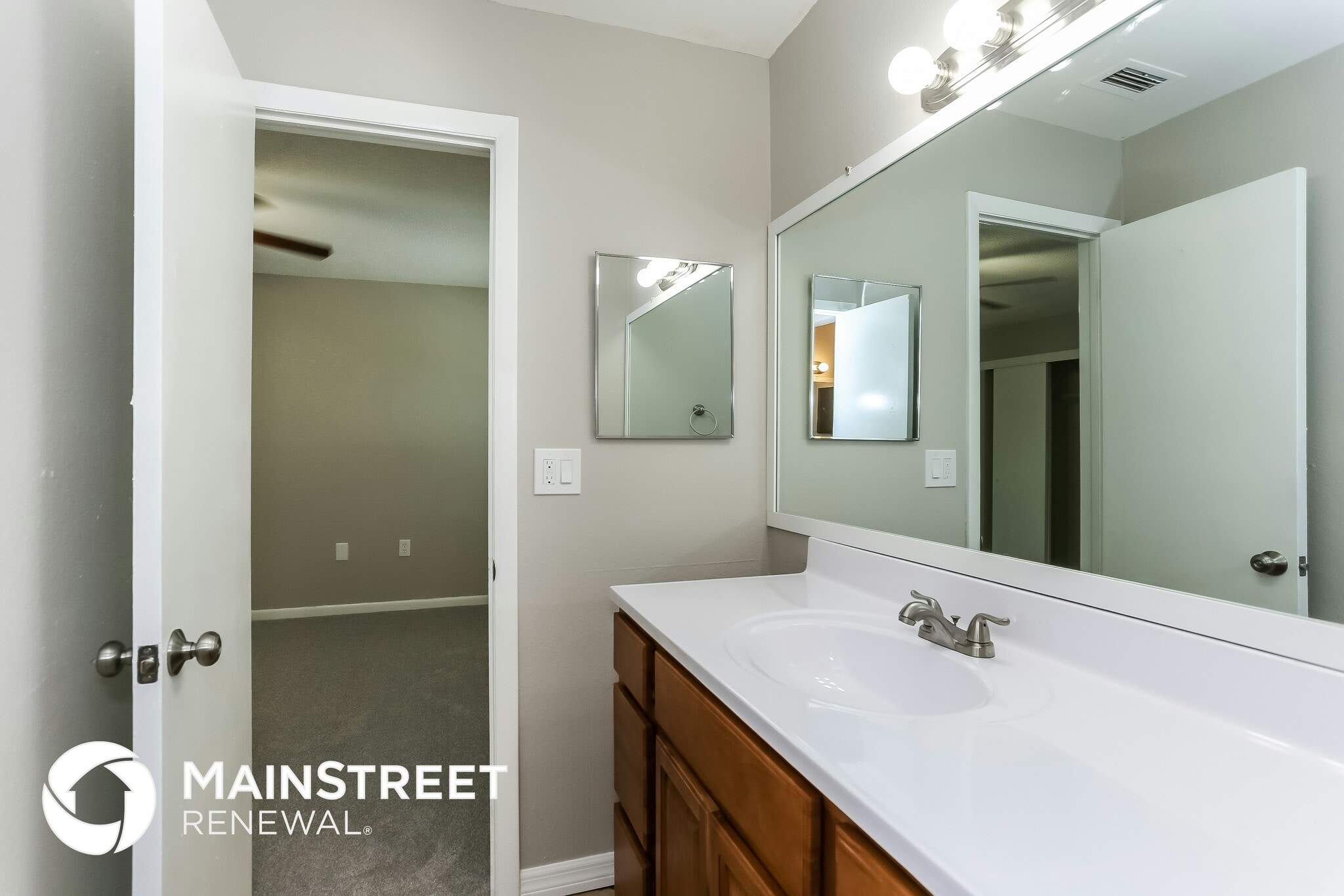 Building Photo - 2065 Loma Linda Way N