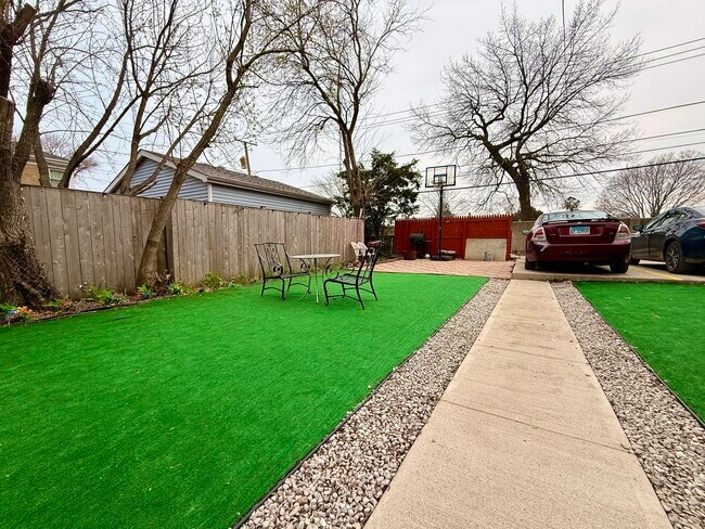 Building Photo - 414 South Blvd