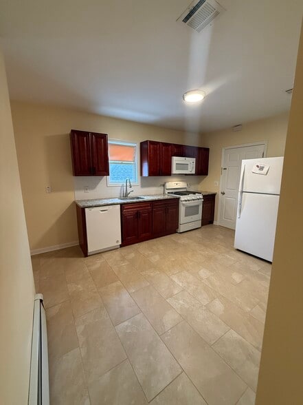 Building Photo - 7 Cortland St