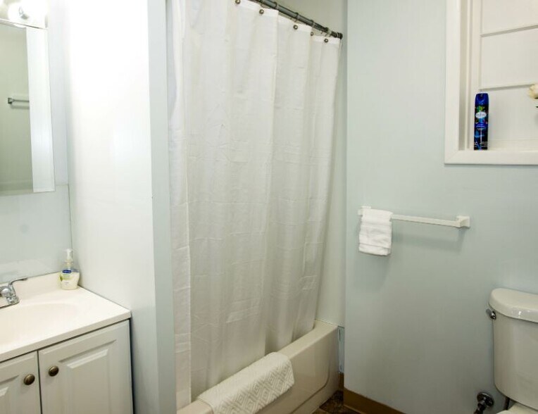 Building Photo - 42 Everett St