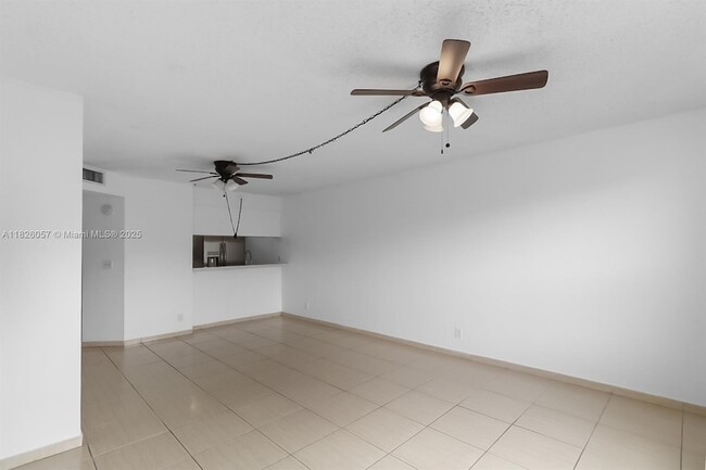 Building Photo - 10167 Twin Lakes Dr