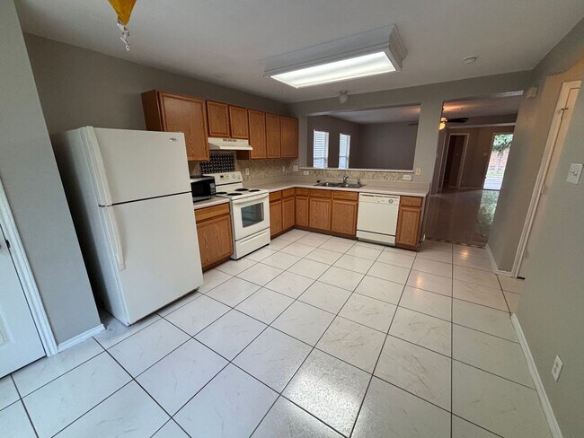 Building Photo - Charming 2 Bedroom, 2 Bathroom Home in Pri...