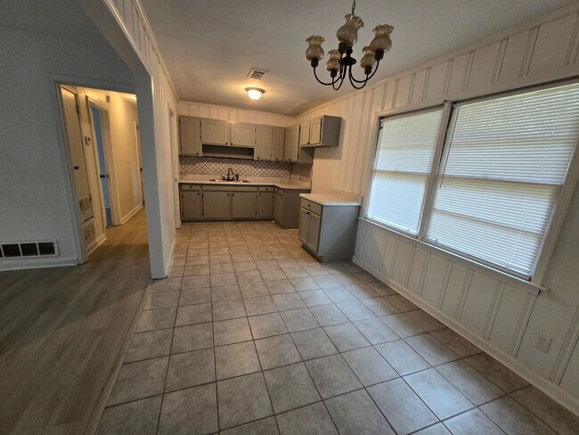 Building Photo - Great Price for this Updated Home