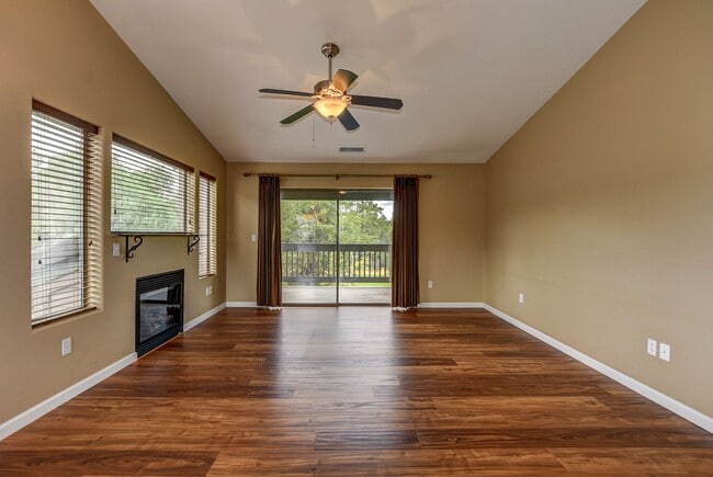 Building Photo - Beautiful 3 Bed, 2 Bath Condo on the Hassaympa Golf Course!