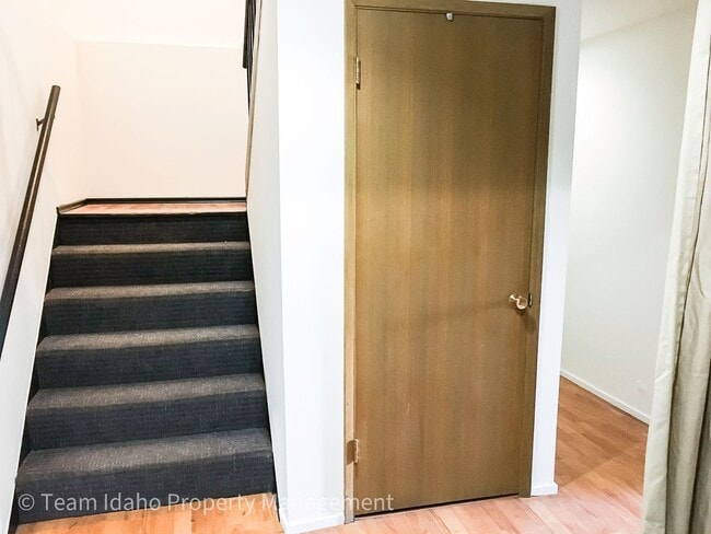 Building Photo - Taylor Ave Tri-Plex