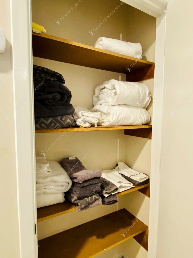 Building Photo - FULLY FURNISHED, 1 BR - 1.5 BA + LOFT CONDO IN NW BEND