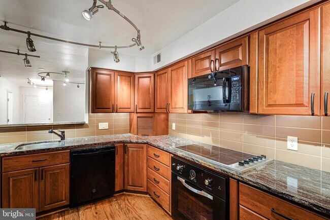 Building Photo - 2237 Lovedale Ln