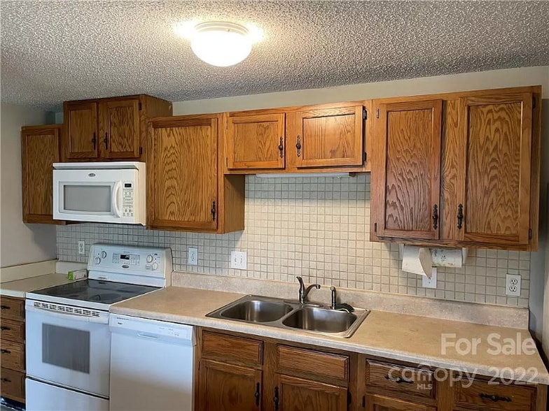 Building Photo - 9520 Shannon Green Dr