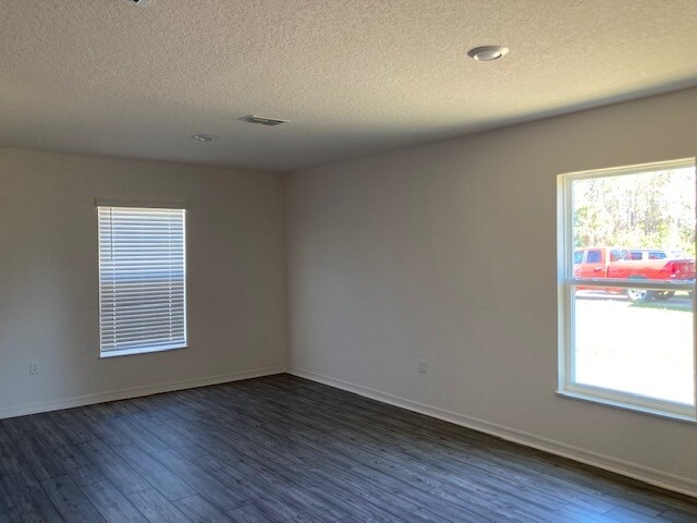 Building Photo - 36 Raemond Ln