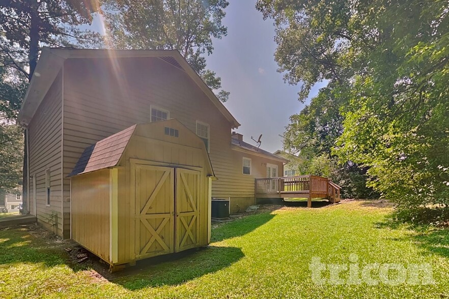 Building Photo - 1202 Holly Hills Dr SW