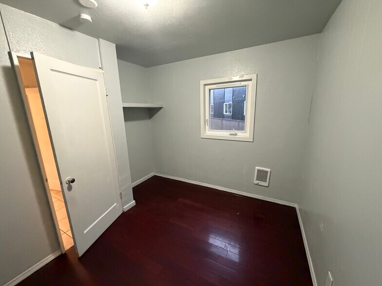 Building Photo - 508 Emerson Ave