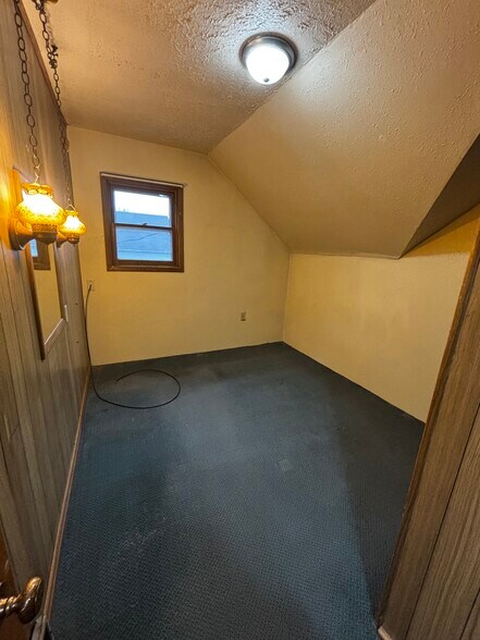 Upstairs - Bedroom 1 - 829 W 5th Ave