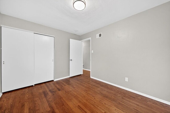 Building Photo - 9475 Yorktown Dr