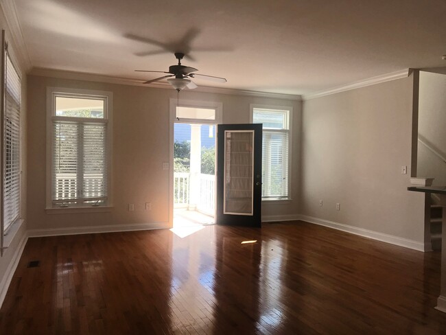 Building Photo - 3 Story Townhome Overlooking The Savannah ...