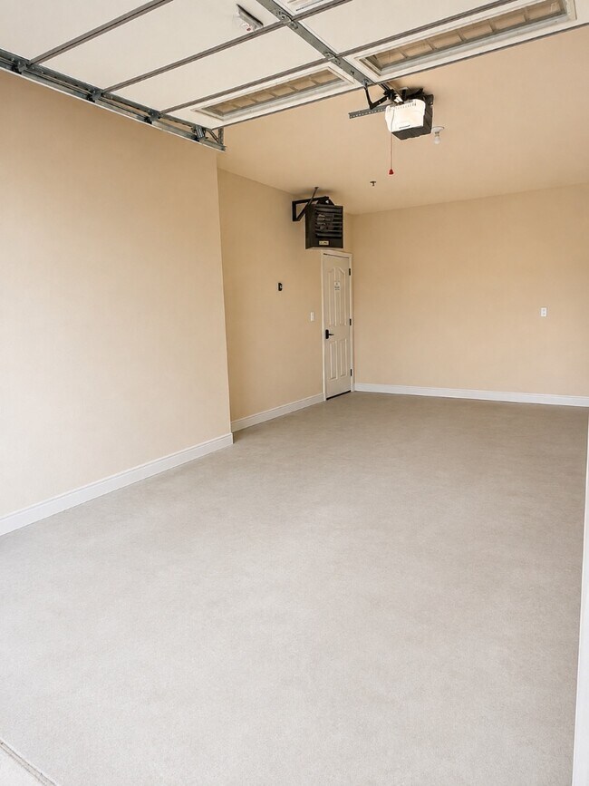 Building Photo - 6800 N Spurwing Loop