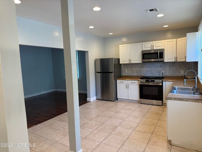 Building Photo - 117 Seaview Ave