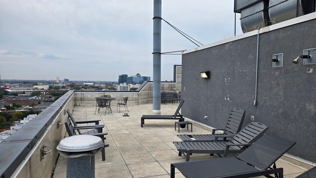 Building Photo - 1309 N Wells St