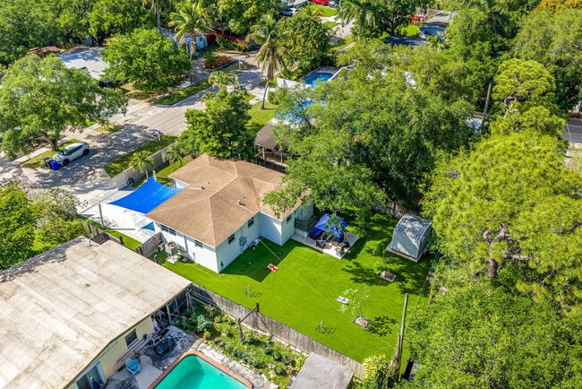 Building Photo - 1526 SW 20th Ave