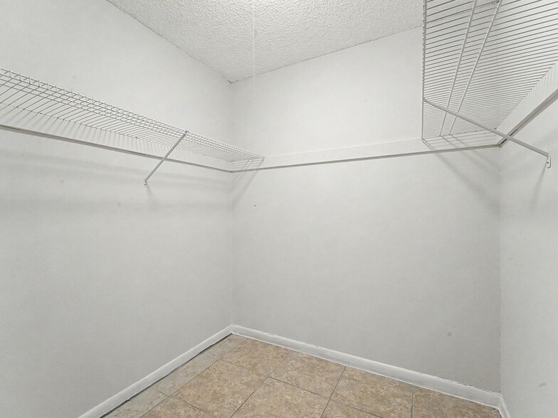 Building Photo - 6314 Newtown Cir